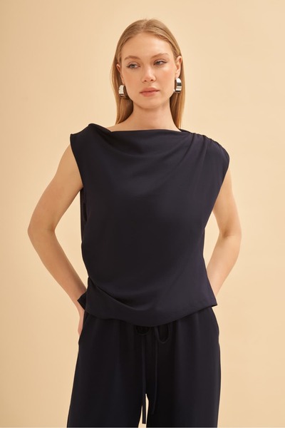 UTOPIAN Kayık Yaka Drape Detaylı Bluz
