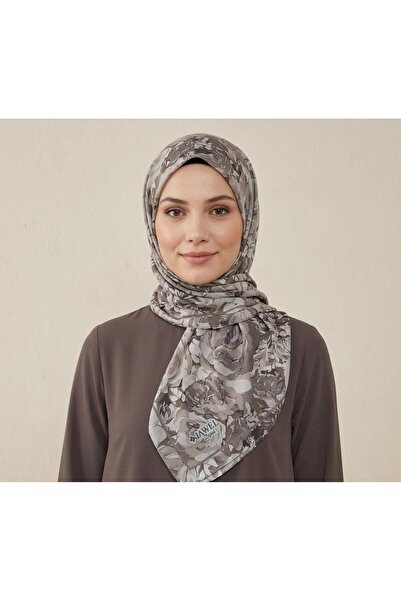 w white stars sports & wear شال ناعم من القطن بزخارف زهور جاويل