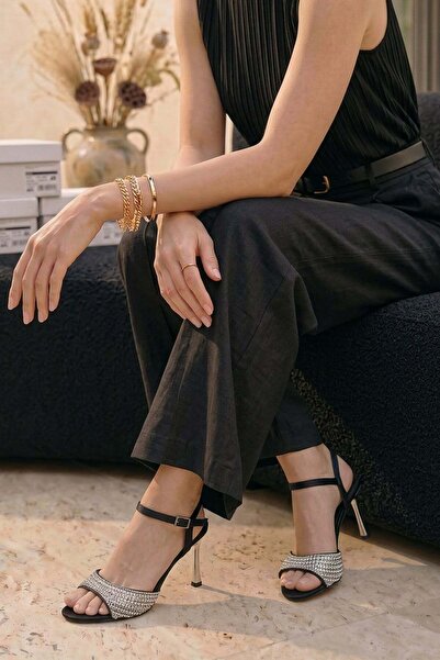 Stilbagshoes حذاء نسائي للسهرات بتفاصيل حجرية مستوردة باللون الأسود