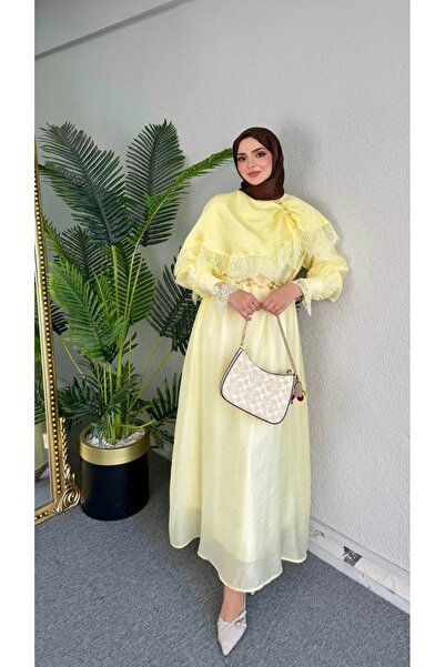 MERETTO By Akıl Jasmine Cape Lace Dress