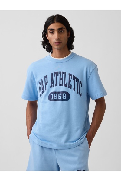 GAP Erkek Açık Mavi Relaxed Fransız Havlu Kumaş Grafik Baskılı T-Shirt
