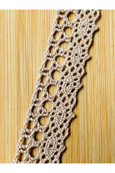 Öztürk Tuhafiye Pamuk Kopanaki Dantel. En: 1.8 cm Uzunluk: 1 metre KAPİÇİNO.