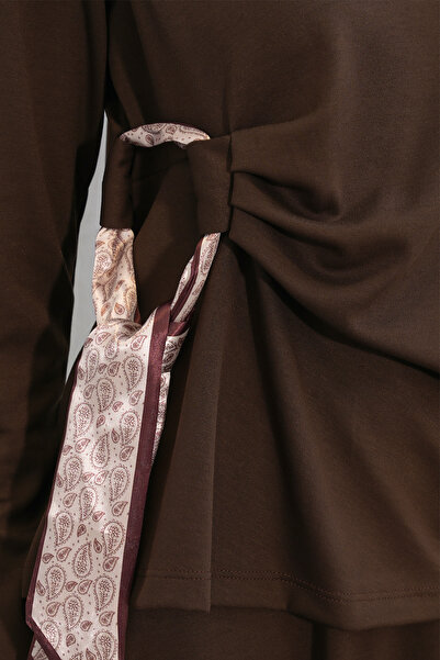 buğrahayalin Women's Round Neck Scarf Detailed Patterned Brown Double Set