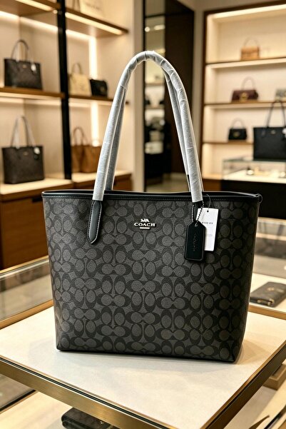 By Coach حقيبة تسوق أنيقة متعددة الاستخدامات بتصميم مطبوع مميز، مناسبة للنساء...