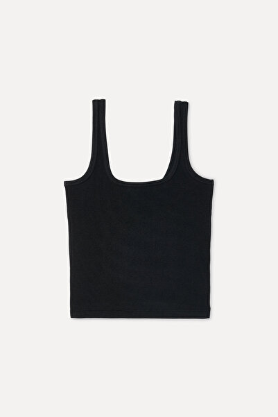 Mudo Women's Black Fitted U-Neck Undershirt