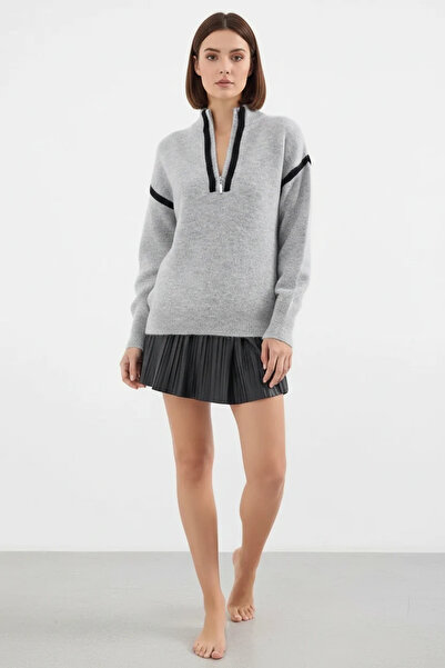 buğrahayalin Women's V-Neck Zippered Oversize Sweater with Striped Detail in ...