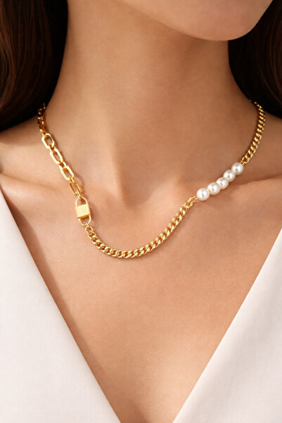 laria jewelry Gourmet Chain Necklace with Lock Detail and Pearls in Row