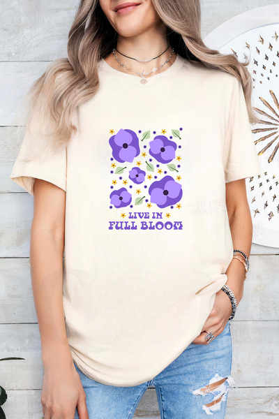 Sarah's Boutique Women's T-shirt – 100% cotton – Purple Bloom