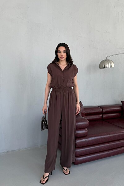 Serica Moda بذلة طويلة من قماش التنسل بياقة قميص وحزام خصر مطاطي باللون البني