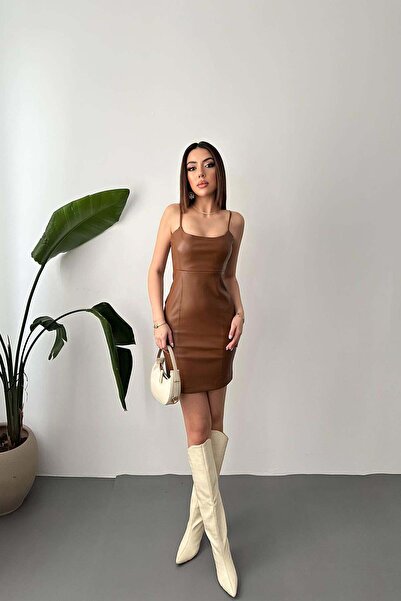 Caddebostan Moda Ženska mini haljina sa bretenima od umetne kože, moderna lež...