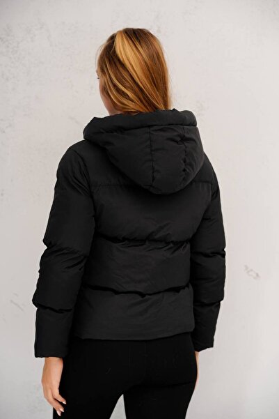 ZELASU Women's Black Hooded Inflatable Coat Lightweight Fiber-Filled Winter Coat with Zipper Side Pockets