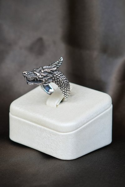 Luna Jewellery Design-Atelier Ejderha Figürlü Özel Tasarım Unisex Gümüş Yüzük