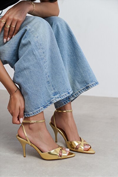 NİŞANTAŞI SHOES Monica Altın Metalik Bilek Kemer Detaylı Kadın İnce Topuklu A...