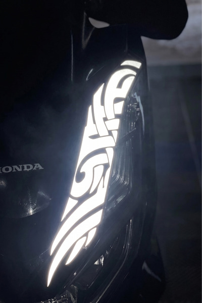 Banxtre ملصق عاكس للضوء اللامع ليلاً بنمط قبلي متوافق مع هوندا PCX (متوافق تم...