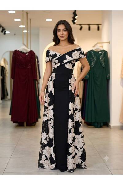 Pyramid masterpieces Yalord Embossed Evening Dress