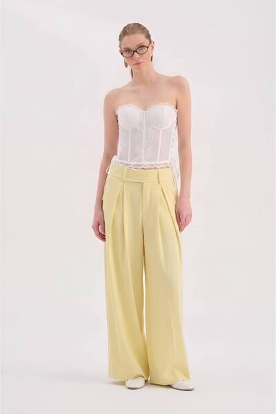 tw3 Women's Corset with Covered Bust Part and Lace-Up Detail on the Sides