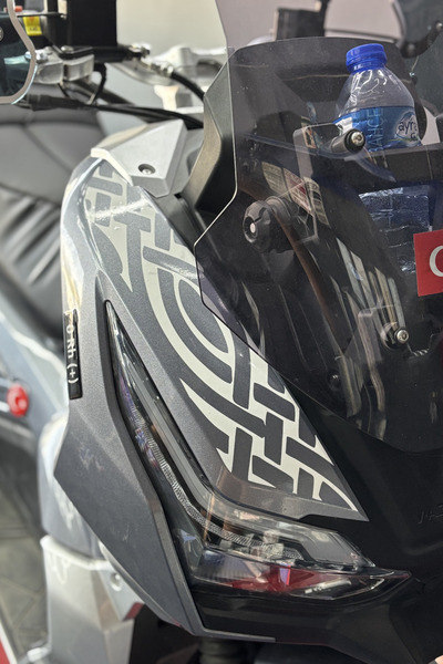 Banxtre White Color Front Tribal Pattern Sticker for Rks Freccia Scooter