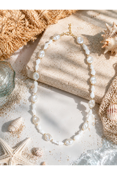 JAMMY JEWERLY İnci Görünümlü Boncuk ve Deniz Kabuğu Detaylı Yaz Kolyesi