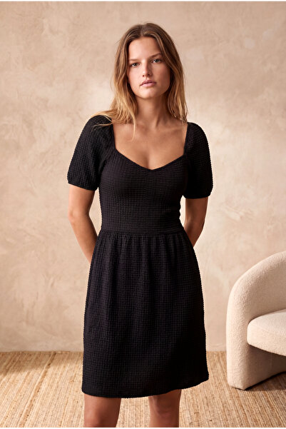 WESTMARK LONDON Women's Black Knitted Seersucker Textured Regular Fit Sweethe...