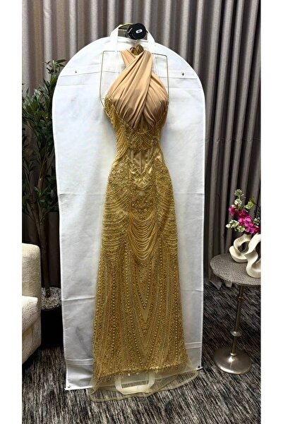 FASHION فستان ذهبي فاخر بياقة هولتر متقاطعة، مرصع بالكامل بسلاسل وخرز براق بت...