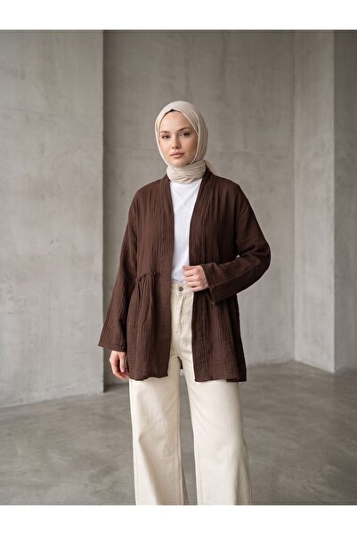 Foremia كارديجان بتفاصيل مزمومة من الأمام - بني