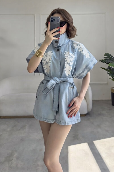 SHILSEE BEUTİQUE VESTĂ LUNGĂ DIN DENIM ALBASTRU DESCHIS, CU ELEVEȚIE FRONTALĂ...