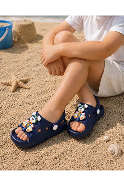 rs riva shoes شبشب أطفال من RIVA Cub باللون الأزرق الداكن، نعل غير قابل للانز...