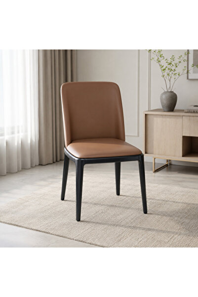 Roots Furniture كرسي طعام بني بأرجل خشبية