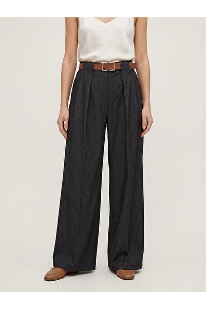 Foremia Pleated Belt Detail Trousers-Black
