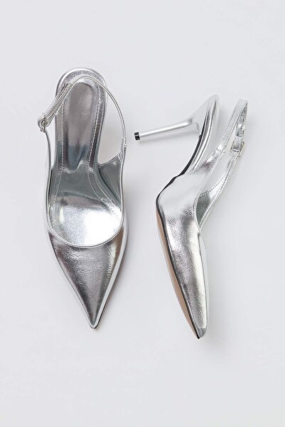 TRENDYOL SHOES Ασημί Μεταλλικά Γυναικεία Παπούτσια με τακούνι 9 εκ. TAKSS26TO...