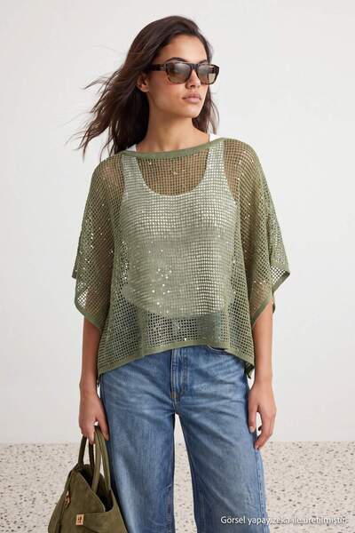 Trendyol Kollektion Grüner Pullover mit Pailletten-Stickerei TWOAW27KZ00254