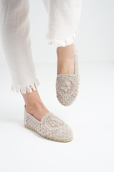 Beyond Γυναικεία Μπεζ Πλεκτά Παπούτσια με Κέντημα Λουλουδιών και Ψάθινη Βάση,...