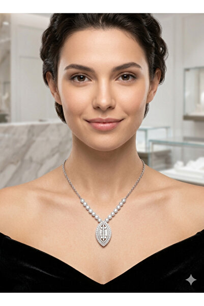 burjalmodah A luxurious women's jewelry set adorned with sparkling gemstones ...
