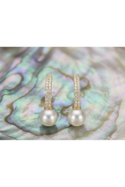 Generic Brand Icon of Elegance and Grace: Women's Earrings with Pearl Detail