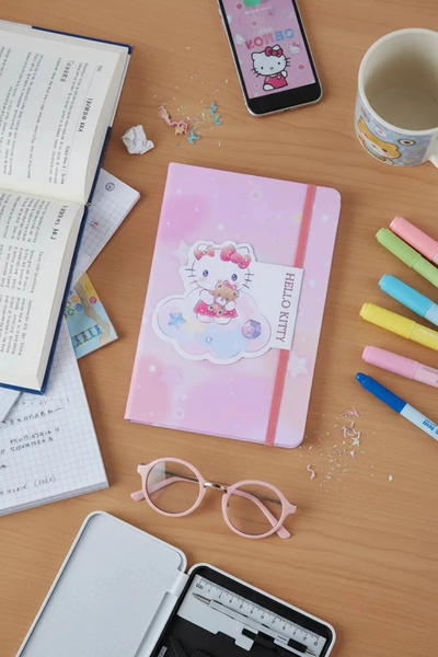 Miniso Sanrio Lisanslı Hello Kitty A5 Lastikli Ciltli Defter 80 Yaprak 14 CM