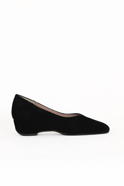 Bueno Shoes حذاء بكعب نسائي من جلد الغزال الأسود 33wa7316