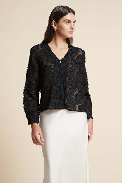 Yola Solid Buttoned Long-Sleeve Top
