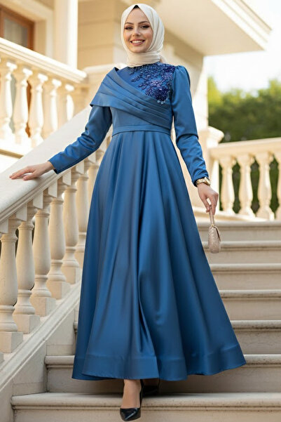 Neva Style فستان سهرة من الساتان باللون الأزرق النيلي 22183IM