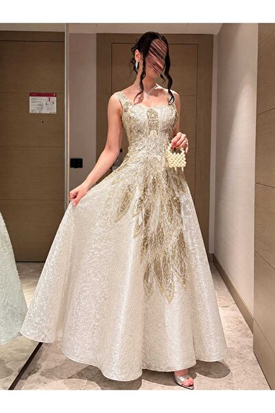 Kurtah Luxury Off-White Golden Embroidery Evening Dress with Fluffy Skirt