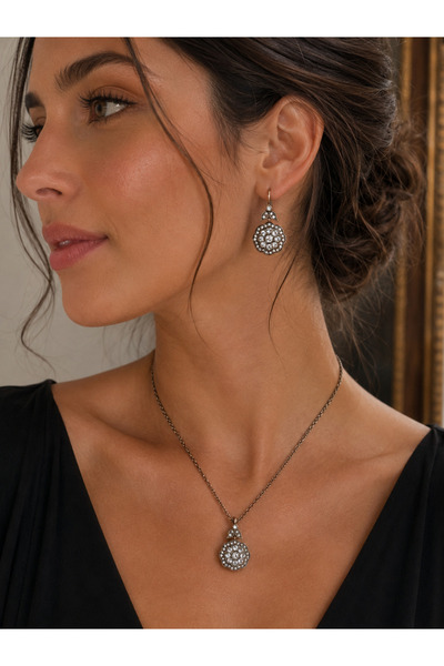 FAYRA ACCESSORIES طقم أقراط وقلادة من حجر الكريستال