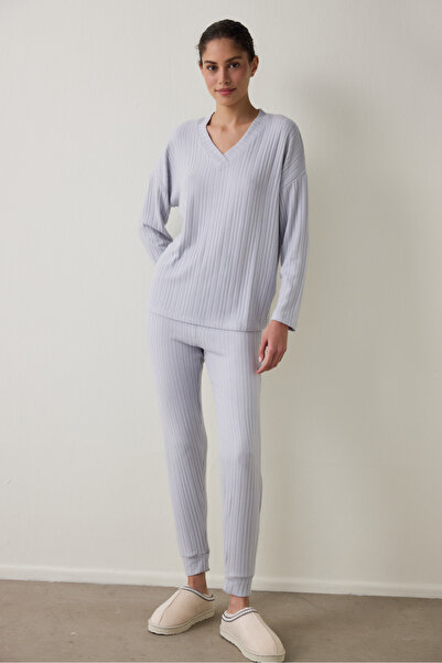 Penti طقم بيجامة حرارية مريحة ذات أكمام طويلة ورقبة على شكل حرف V باللون الرم...