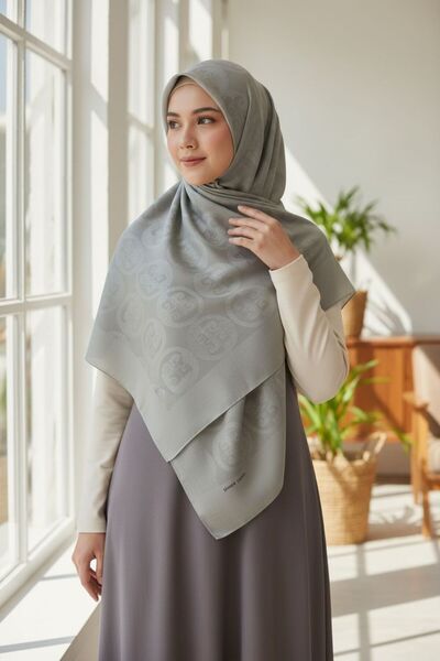 Pierre Cardin Gray Naia Rivela Shawl