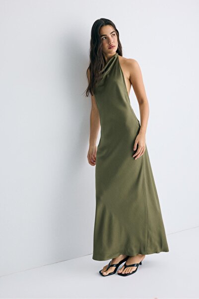 Stradivarius Sırtı açık halter midi elbise
