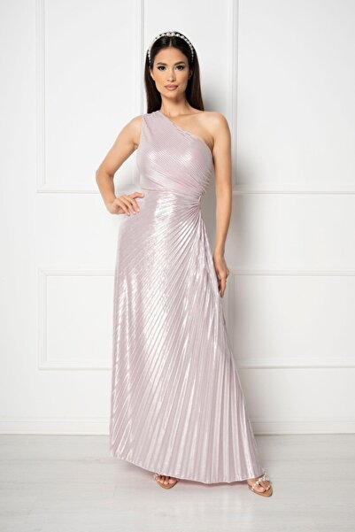 ADAMODA.RO Κομψό μακρύ πλισέ φόρεμα με γυαλιστερό φινίρισμα