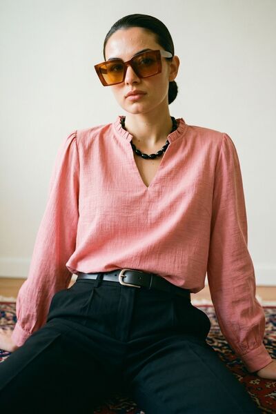 armonika Γυναικεία ανοιχτό ροζ μπλούζα με λαιμόκοψη σε σχήμα V, με λεπτομέρει...