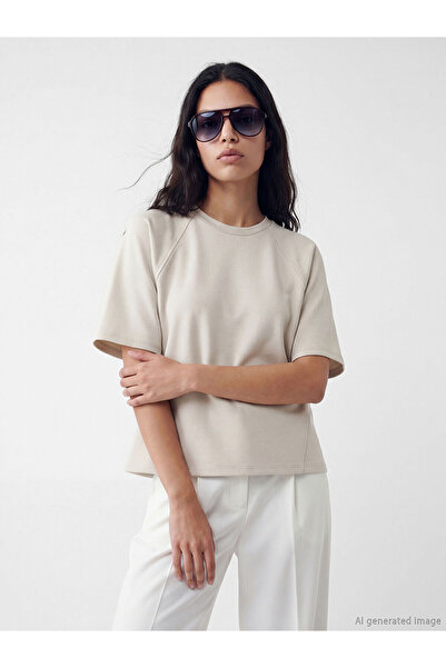 LC Waikiki Nevavm Women's T-Shirt with Oval Collar and Difference