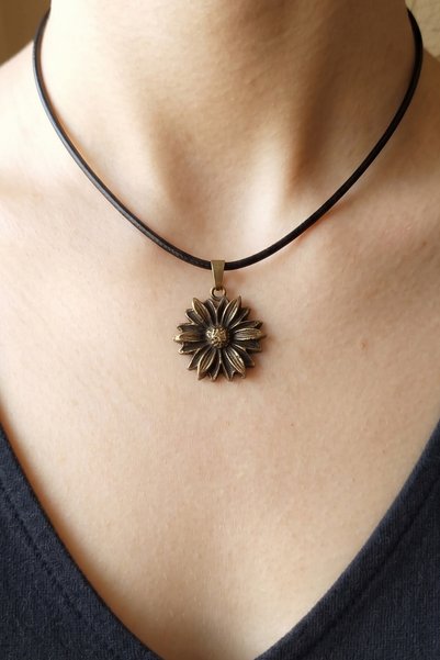SOUL AND HEAT 3D Daisy Necklace, Women's Necklace, Bronze Necklace, Mother's Day Gift, Gift for Lover, Gift for Wife, Handcrafted Daisy Necklace, Love Necklace, Elegant Necklace