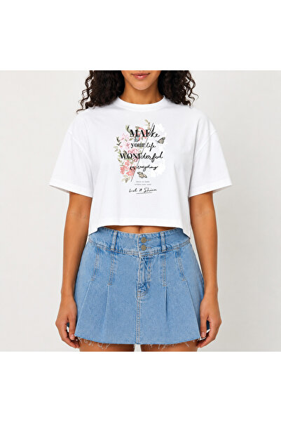 URBANTRENDSTORE Crop T-shirt με στάμπα λευκών λουλουδιών, άνετη εφαρμογή, ακα...