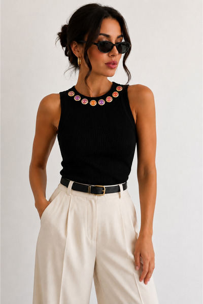 Diva Exclusive Fashion Black ribbed top with colorful jewel applications – el...
