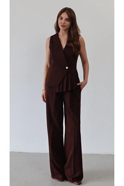 Sevvaltekinboutique Kahve düğme detaylı yelekli takım